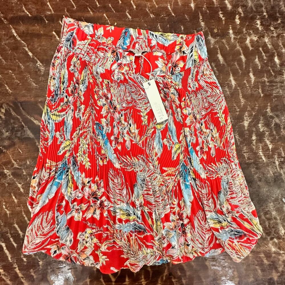 Nordstrom NWT Status by Chenault Red Floral Pleated Mini Skirt Size M Summer
